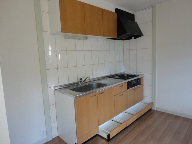 キッチン　３口コンロ付きのシステムキッチン☆