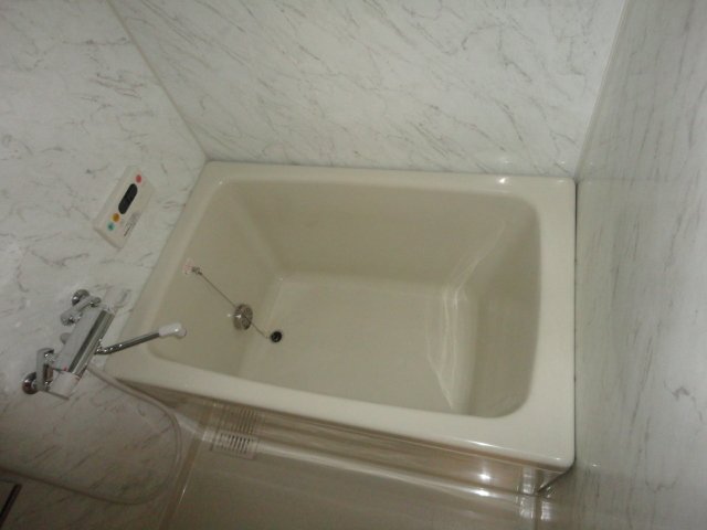 バス・シャワールーム　浴室乾燥付きで雨の日でも洗濯物が干せます☆