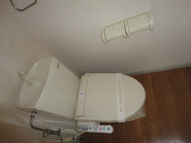 トイレ　温水洗浄便座つき！