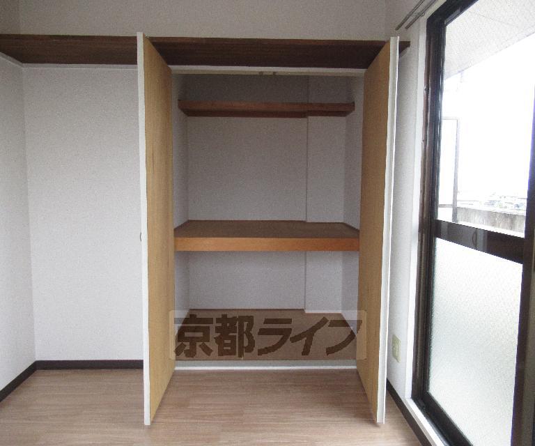 収納　明るい洋室です。