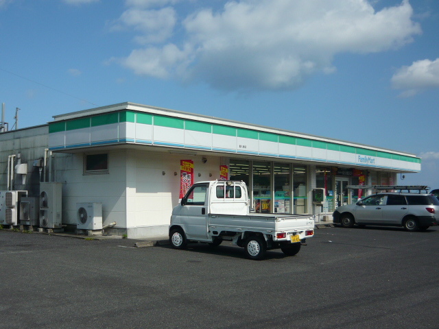 コンビニ　ファミリーマート喜入港店（コンビニ）まで2150m