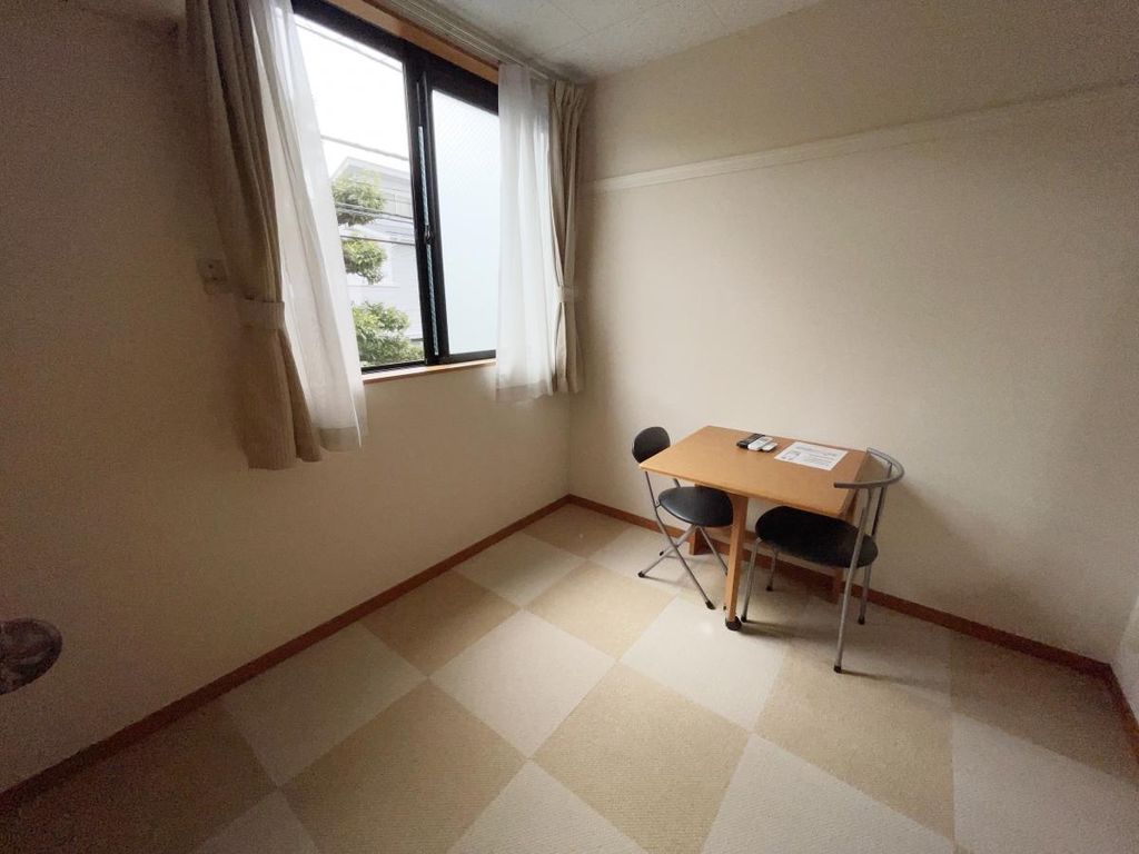 レオパレスサンシャイン桜台の居間写真
