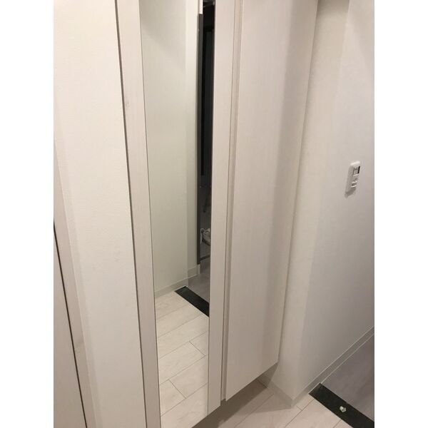 玄関　内装は別部屋の参考写真です。