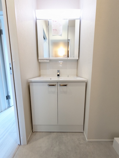 洗面設備　★朝の身支度に便利な洗髪洗面化粧台★