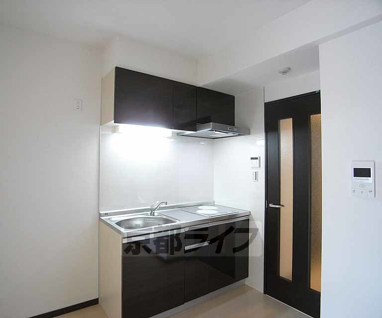 キッチン　２口コンロのシステムキッチンです。