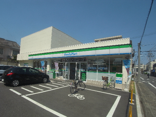 コンビニ　ファミリーマート 高辻店（コンビニ）まで319m