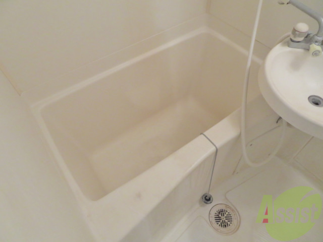 バス・シャワールーム　こちらのお風呂で、一日の疲れを癒してください。