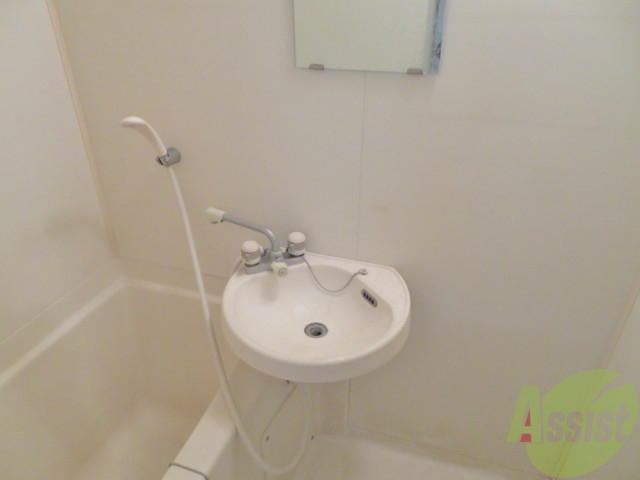 洗面設備　洗面台が付いているので、朝の身支度もバッチリです。