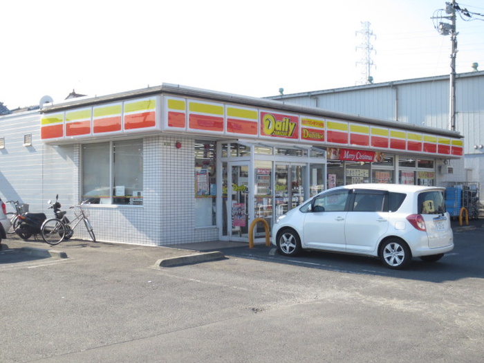 コンビニ　デイリーヤマザキ（コンビニ）まで120m