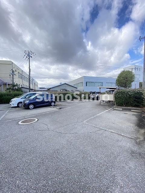 駐車場　駐車場に車を止められます