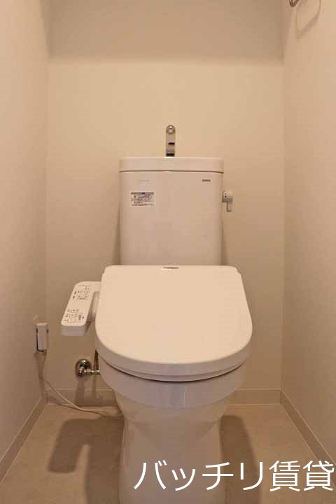 トイレ　＊画像は別部屋の為イメージ、現状優先致します