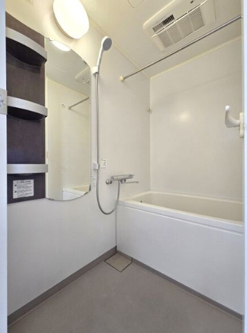 バス・シャワールーム　同物件内別部屋のお写真になります※現況優先