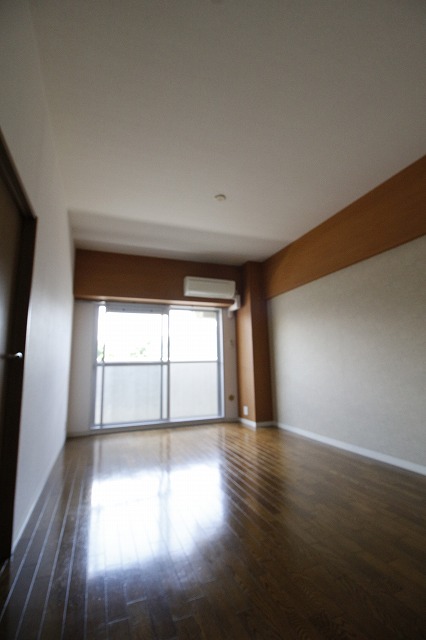 居室・リビング　別の部屋の写真です