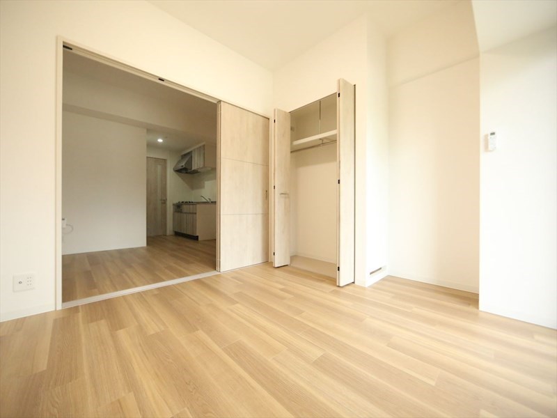 居室・リビング　洋室6.5帖　クローゼット付（収納充実してます）