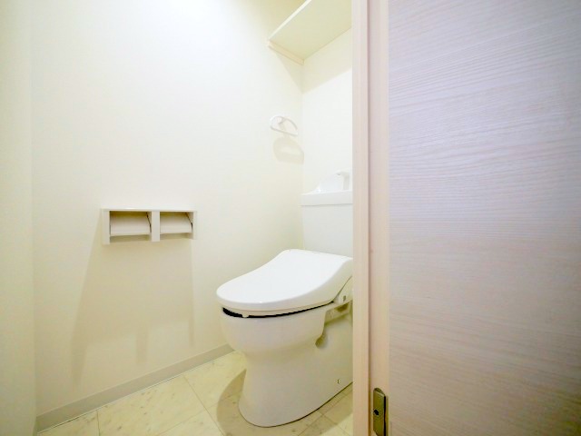 トイレ　ウォシュレット付きのトイレです♪