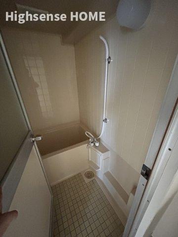 バス・シャワールーム　コンパクトで使いやすいお風呂です