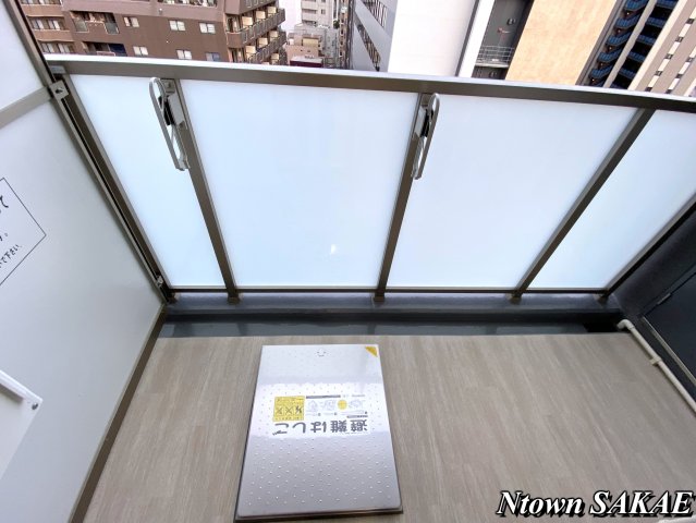 バルコニー　暖かな日差しのふりそそぐバルコニー