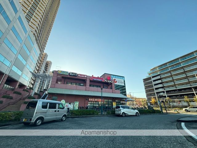 飲食店　ジョナサン　新子安店（飲食店）まで496m