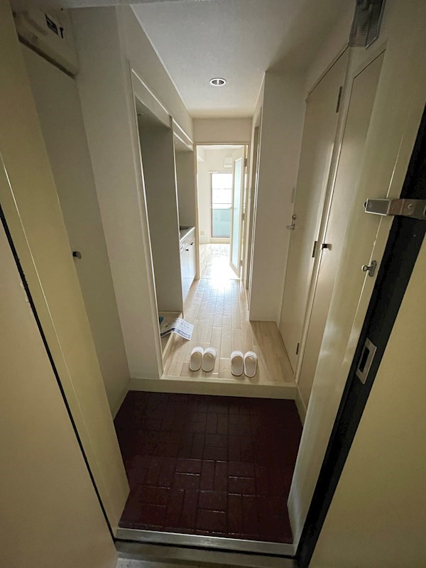 玄関　※別部屋参考写真