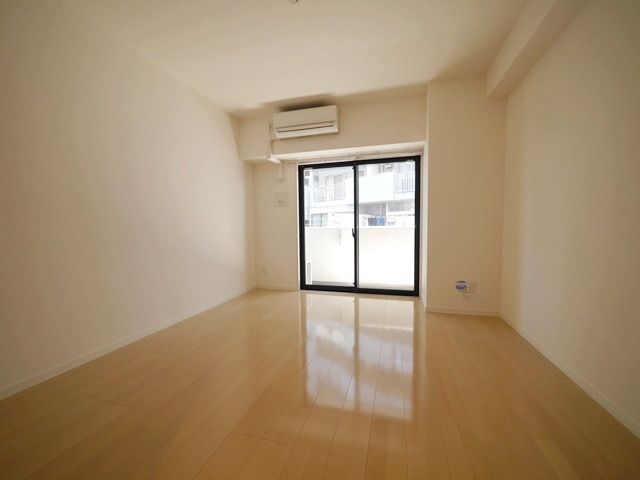 居室・リビング　★明るい7帖の洋室です★