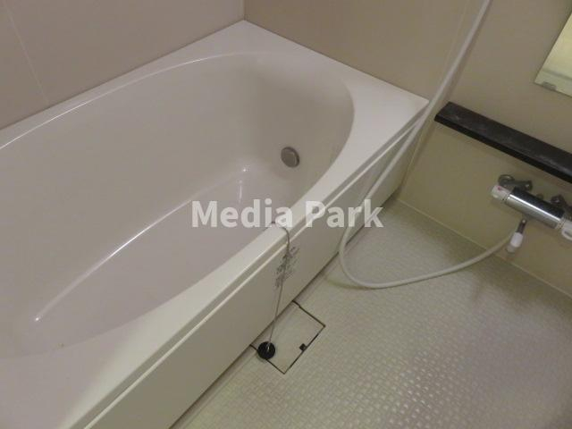バス・シャワールーム　同物件別のお部屋の写真です。参考写真です。