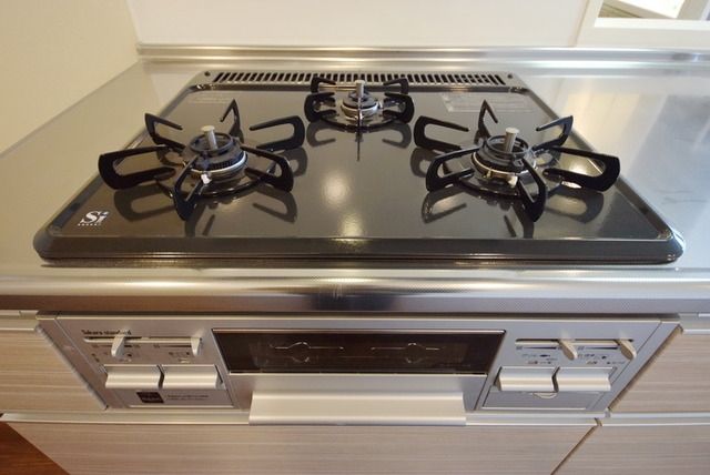 キッチン　3口コンロ