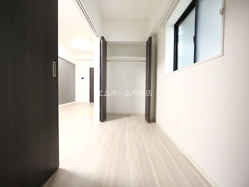 その他部屋・スペース　洋室4.0帖　換気良好　収納スペース充実しています