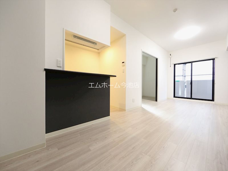 バルコニー　LDK13.39帖　エアコン付　バルコニーに面しています