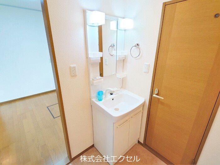 洗面設備　洗髪洗面化粧台です。