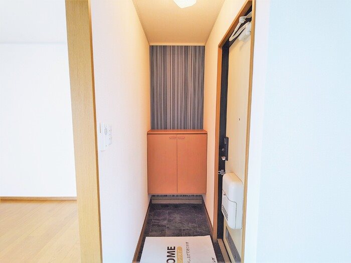 玄関　シューズBOX完備の玄関です。