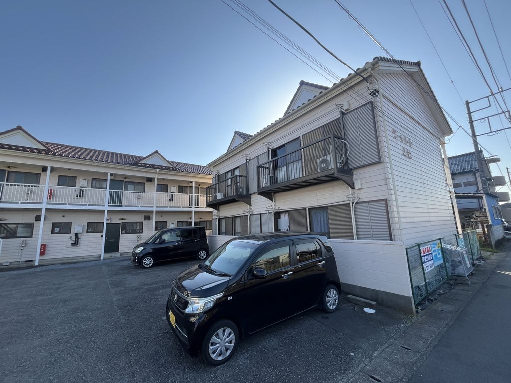 建物外観　駐車場