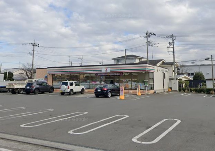 コンビニ　セブンイレブン（コンビニ）まで456m