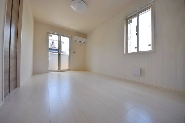 居室・リビング　中部屋のため窓はありません。