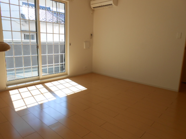 居室・リビング　南面リビング（１１．９畳）・エアコン完備