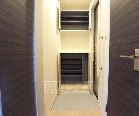 その他部屋・スペース　大きなシューズボックスです。