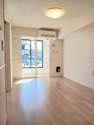 居室・リビング　居間です