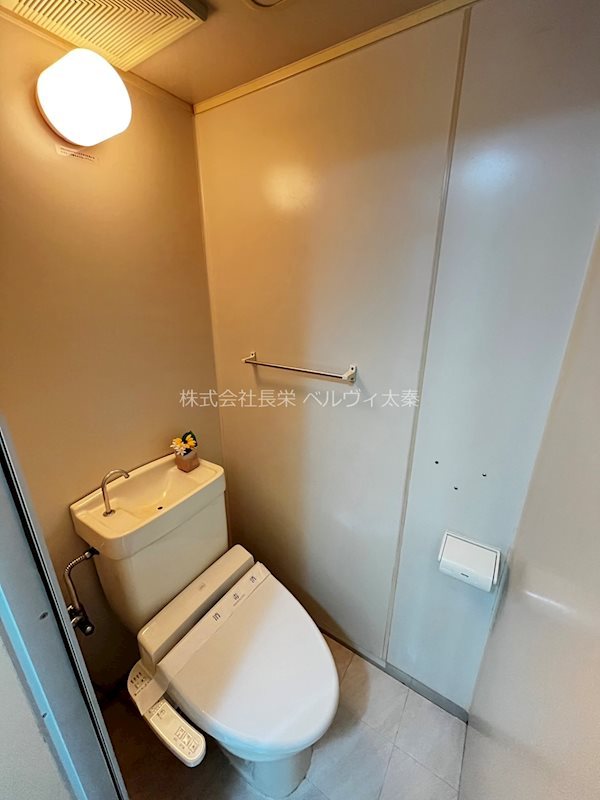 トイレ　※同タイプ・別号室の写真です★（実際のお部屋とは異なります）