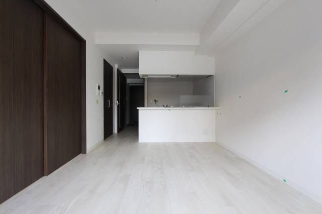 居室・リビング　３０１号室室内参照