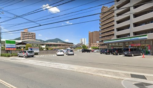 コンビニ　ファミリーマート 広島大町東店（コンビニ）まで401m