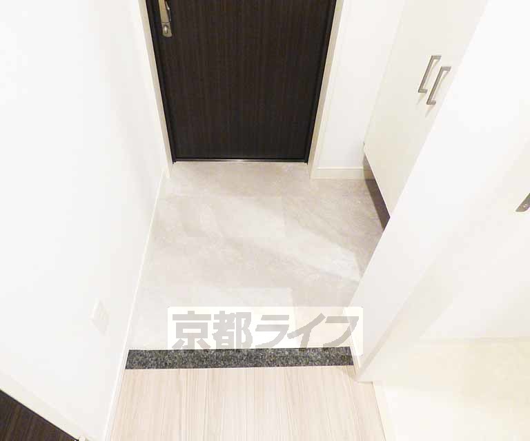 玄関　広々としていて収納も多いです。