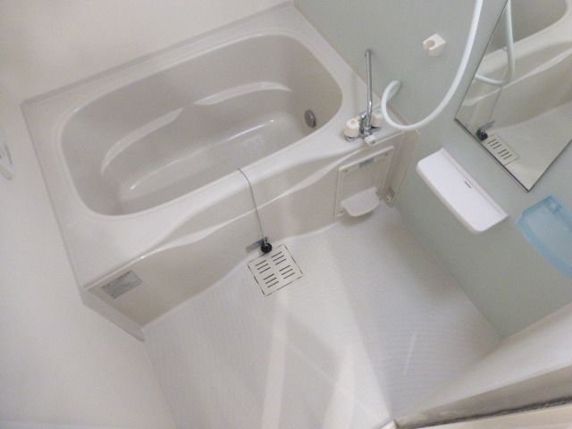 バス・シャワールーム　★追焚・浴室乾燥機付・くつろげる広い湯ぶねの浴室です★