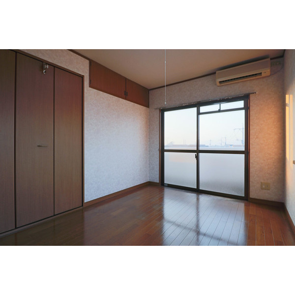 居室・リビング　同じ建物の別のお部屋