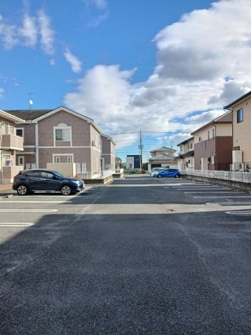 駐車場　駐車場があるので、車を買う予定の方も安心です