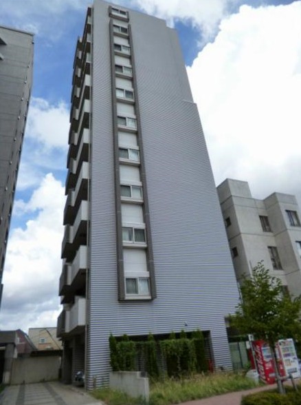 建物外観　鉄筋コンクリート造のがっちりとした建物。