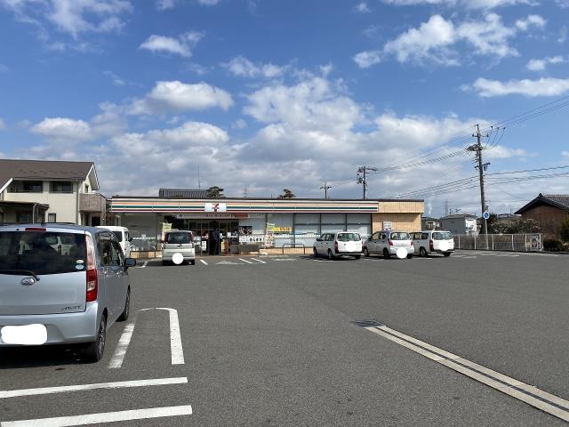 コンビニ　セブンイレブン（コンビニ）まで397m