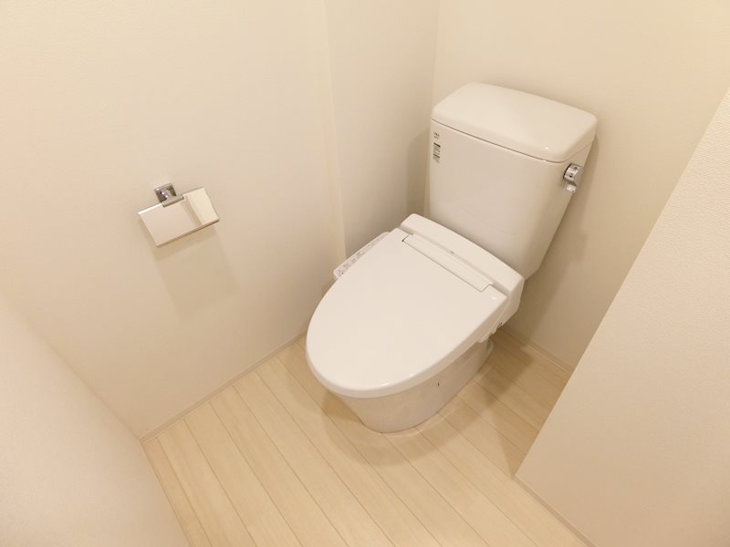 トイレ　機能的で快適な温水洗浄便座