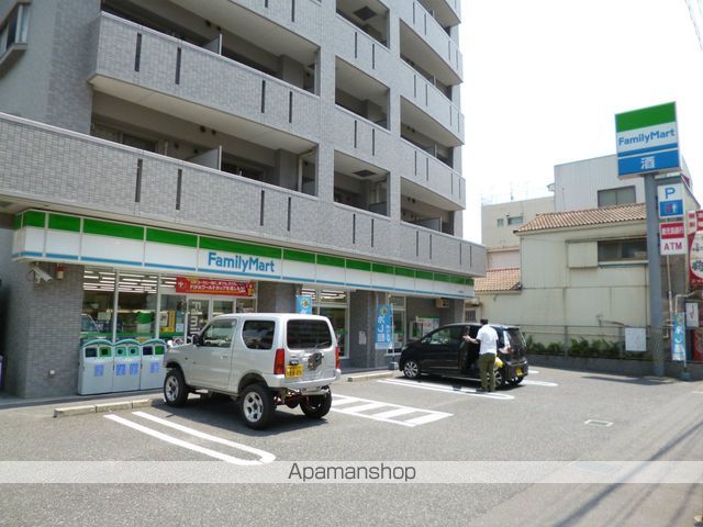 コンビニ　ファミリーマート（コンビニ）まで342m