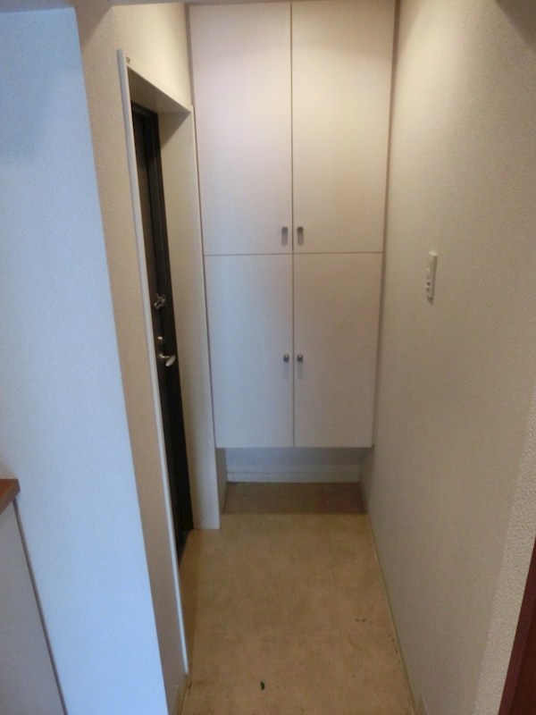 玄関　※同物件別部屋参考写真