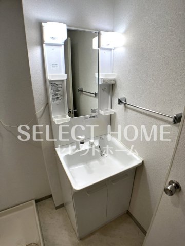 洗面設備　独立洗面台あり、毎朝おしゃれに忙しい女性の方におすすめです