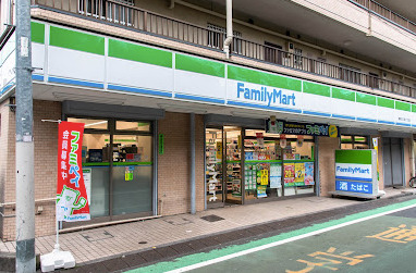 コンビニ　ファミリーマート 新宿大久保二丁目店（コンビニ）まで670m